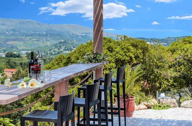 Vakantiehuis Villa Vardis mit beheiztem Pool