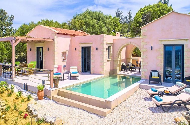 Vakantiehuis Villa Vardis mit beheiztem Pool