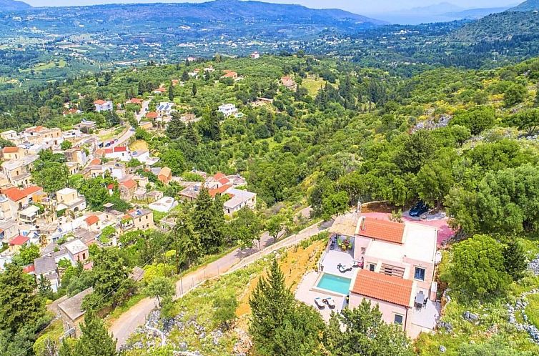 Vakantiehuis Villa Vardis mit beheiztem Pool