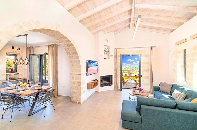 Vakantiehuis Villa Vardis mit beheiztem Pool