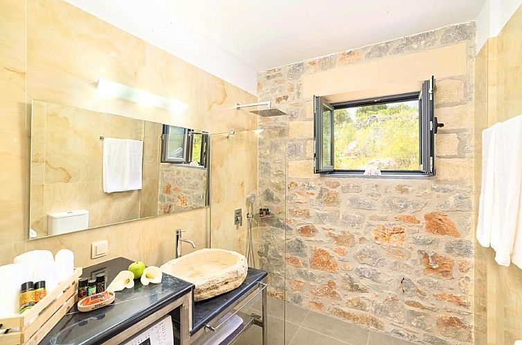 Vakantiehuis Villa Vardis mit beheiztem Pool