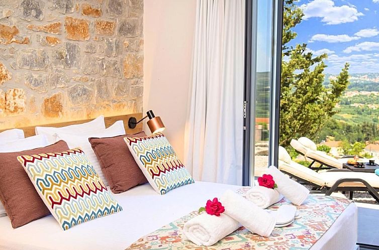 Vakantiehuis Villa Vardis mit beheiztem Pool