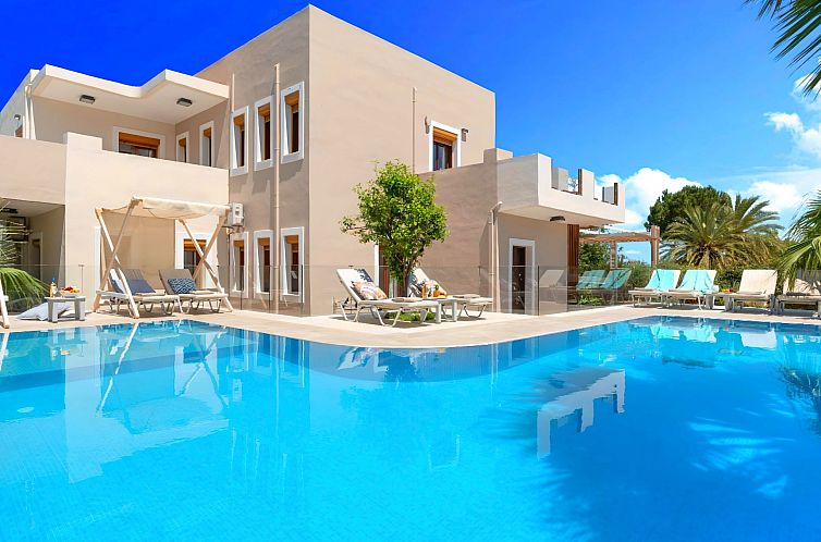 Vakantiehuis in Paralia Kourna mit Grill, Terrasse und Garte