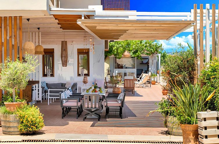 Vakantiehuis in Paralia Kourna mit Grill, Terrasse und Garte