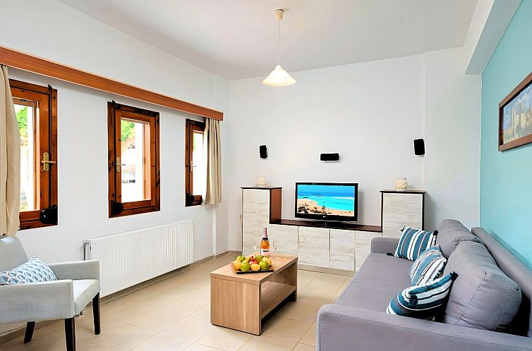 Vakantiehuis in Paralia Kourna mit Grill, Terrasse und Garte