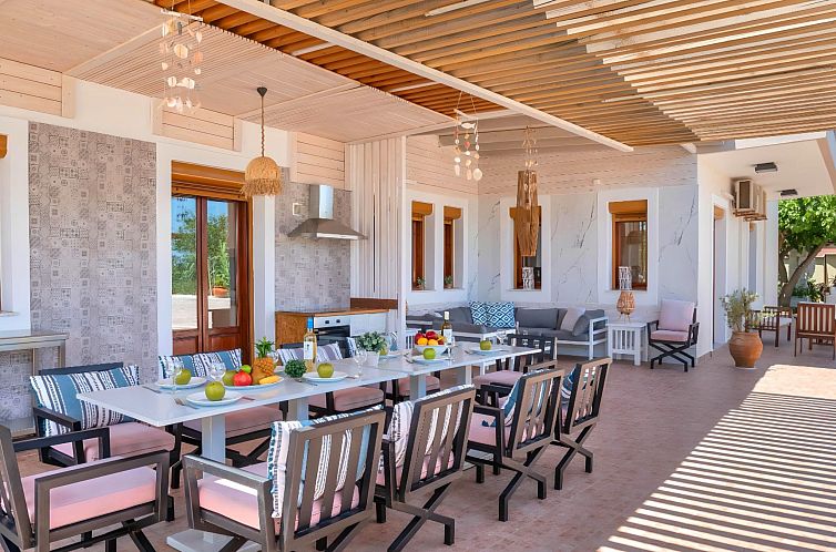 Vakantiehuis in Paralia Kourna mit Grill, Terrasse und Garte