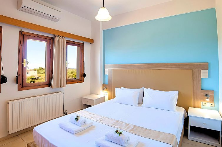 Vakantiehuis in Paralia Kourna mit Grill, Terrasse und Garte