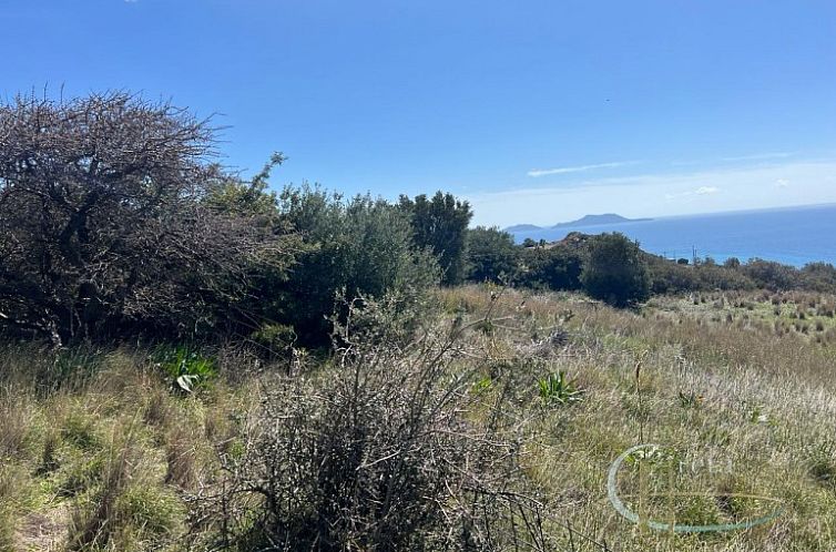 Kavel in Agia Paraskevi