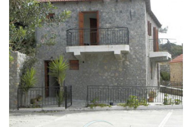 Geschakelde woning in Agia Paraskevi