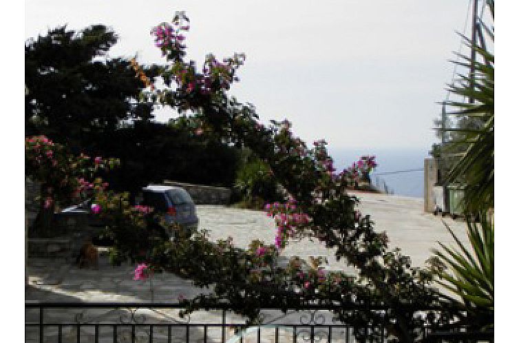 Geschakelde woning in Agia Paraskevi