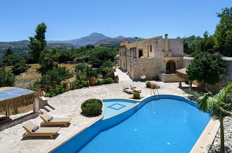 Vakantiehuis Neue Villa Myre 3, Privater Pool und 3 Wohnunge