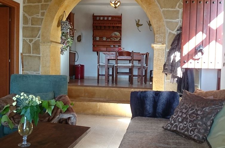 Vakantiehuis in Pefki mit Terrasse und Grill