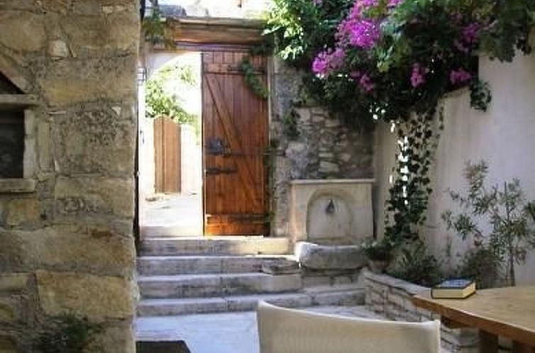 Vakantiehuis in Douliana mit Großem Balkon