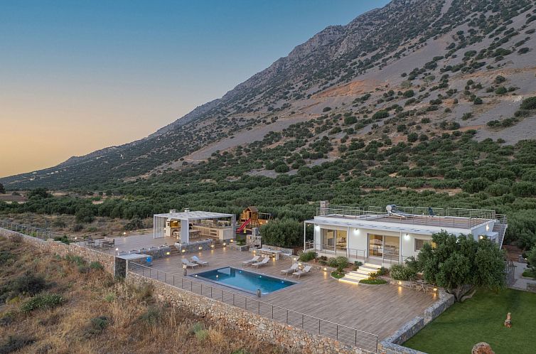 Vakantiehuis Villa mit Grillplatz und privatem beheiztem Poo