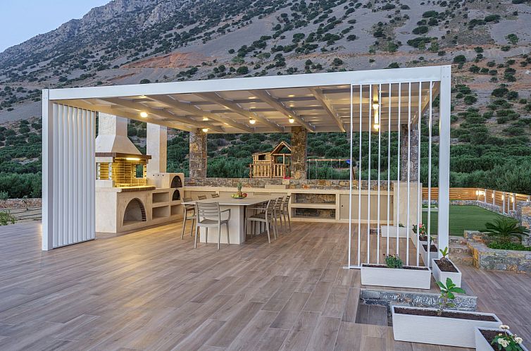 Vakantiehuis Villa mit Grillplatz und privatem beheiztem Poo