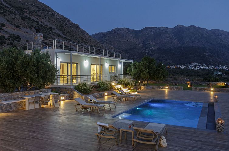 Vakantiehuis Villa mit Grillplatz und privatem beheiztem Poo