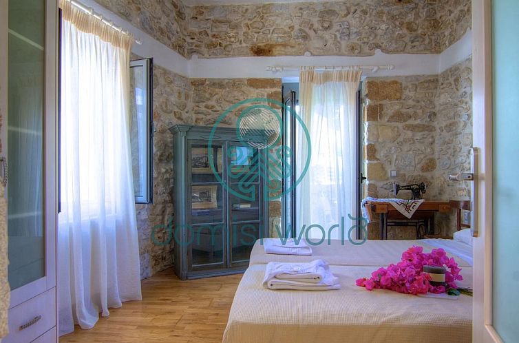 Geschakelde woning in Pigi