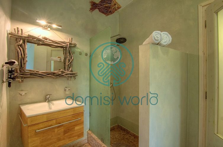 Geschakelde woning in Pigi