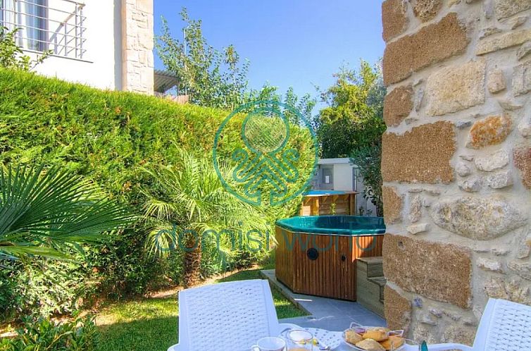 Geschakelde woning in Pigi