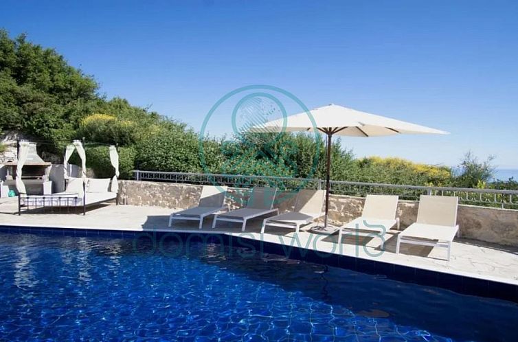 Vrijstaande woning in Agia Triada