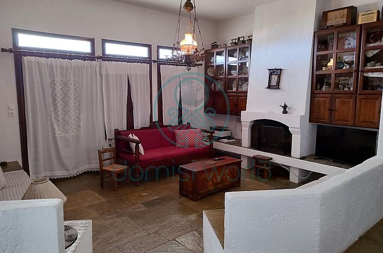 Geschakelde woning in Karteros