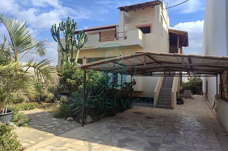 Geschakelde woning in Sisi