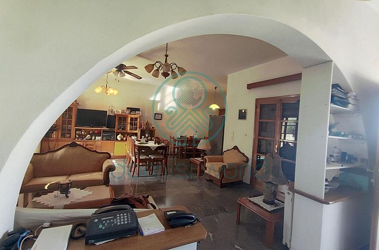 Geschakelde woning in Sisi