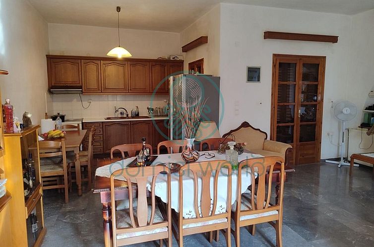 Geschakelde woning in Sisi