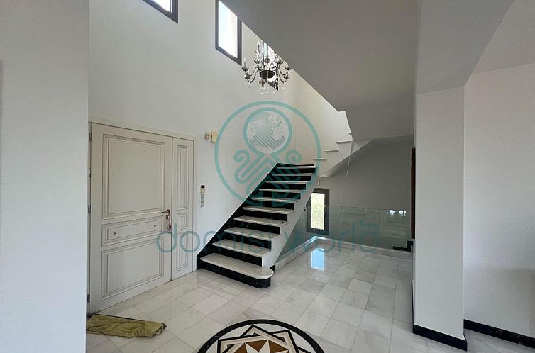 Vrijstaande woning in Roussospiti