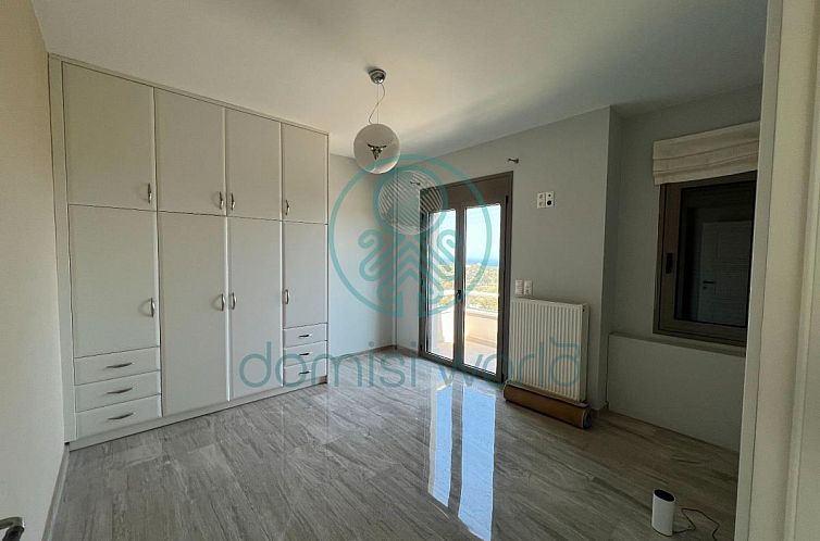 Vrijstaande woning in Roussospiti