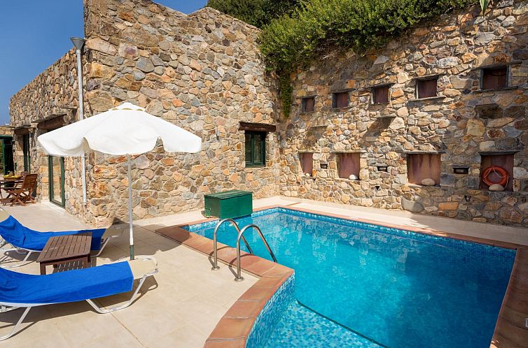 Appartement Villa mit privatem Pool in der Nähe von Elafoni