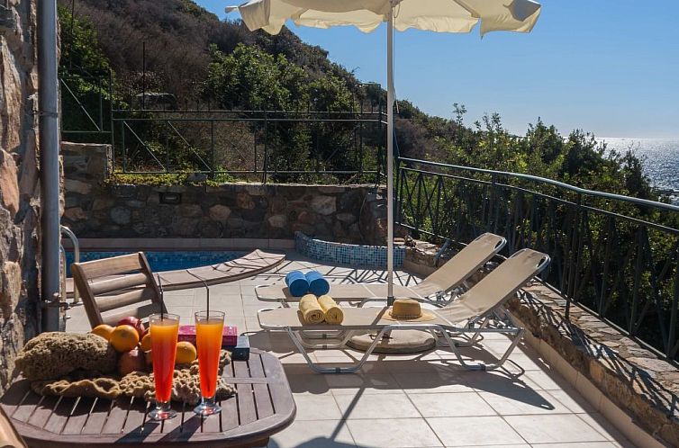 Appartement Villa mit privatem Pool in der Nähe von Elafoni