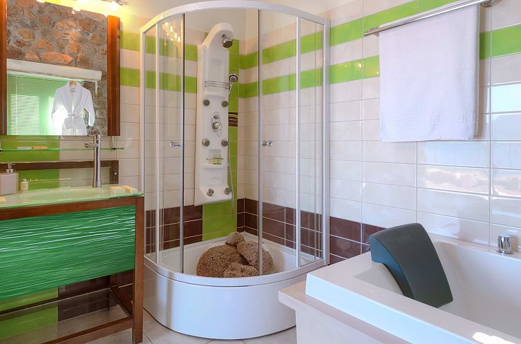 Appartement Villa mit privatem Pool in der Nähe von Elafoni