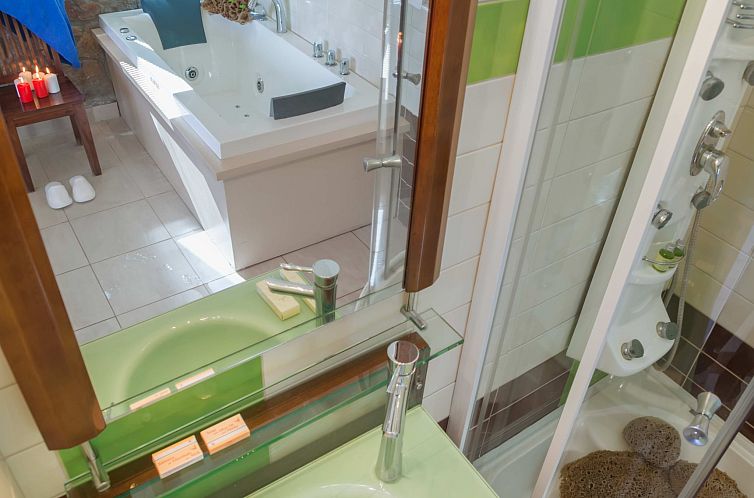 Appartement Villa mit privatem Pool in der Nähe von Elafoni