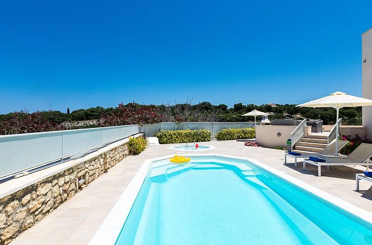 Vakantiehuis Deluxe Villa Ianthos - Whirlpool im Freien, Kin