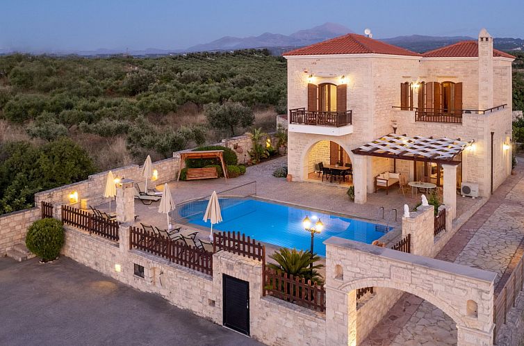 Vakantiehuis Familienfreundliche Villa mit Pool, BBQ, Kinder