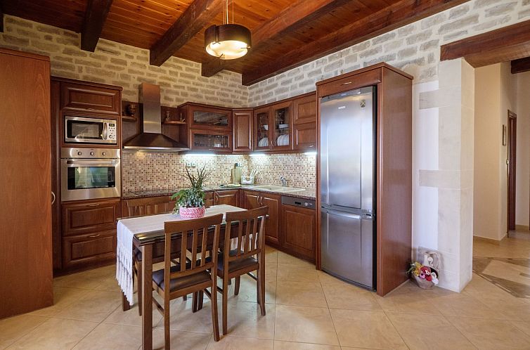 Vakantiehuis Familienfreundliche Villa mit Pool, BBQ, Kinder