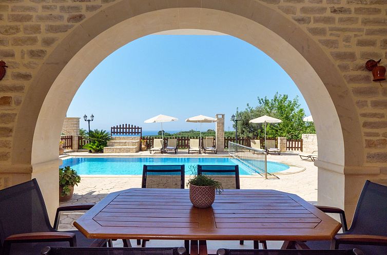 Vakantiehuis Familienfreundliche Villa mit Pool, BBQ, Kinder