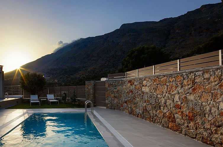 Vakantiehuis Berghütte "Kedros Villa" mit Bergblick