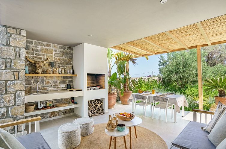 Vakantiehuis Neue moderne Villa Tessera mit privatem Pool un