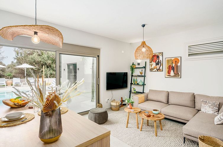 Vakantiehuis Neue moderne Villa Tessera mit privatem Pool un