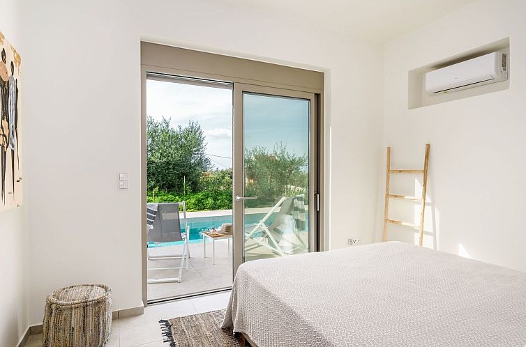 Vakantiehuis Neue moderne Villa Tessera mit privatem Pool un