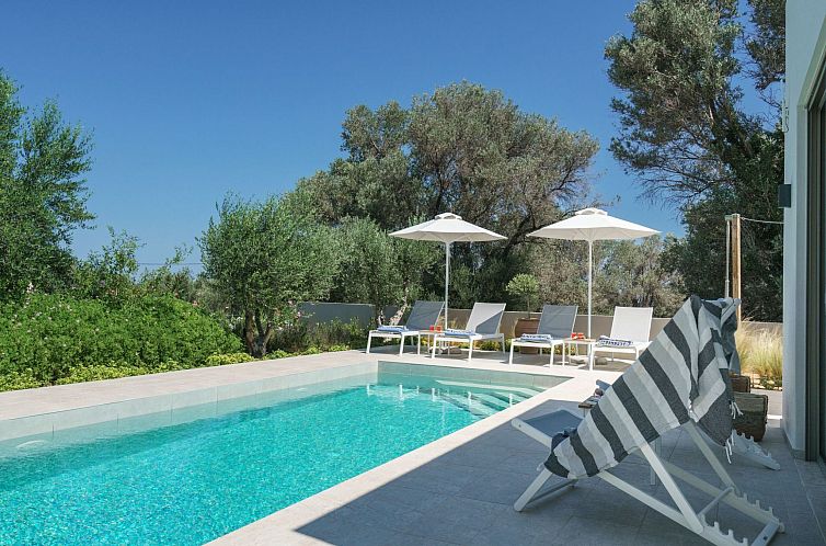 Vakantiehuis Neue moderne Villa Tessera mit privatem Pool un