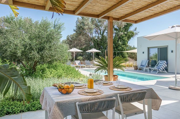 Vakantiehuis Neue moderne Villa Tessera mit privatem Pool un