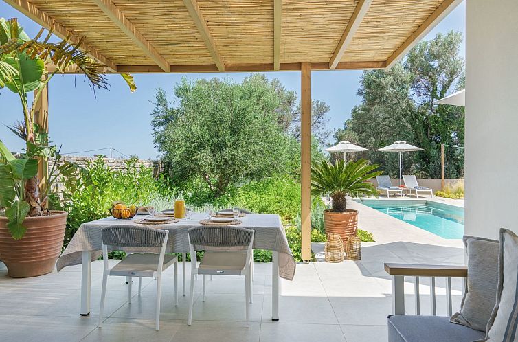 Vakantiehuis Neue moderne Villa Tessera mit privatem Pool un