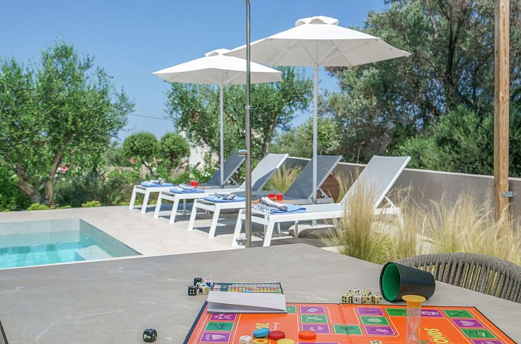 Vakantiehuis Neue moderne Villa Tessera mit privatem Pool un