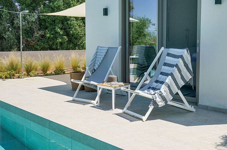 Vakantiehuis Neue moderne Villa Tessera mit privatem Pool un