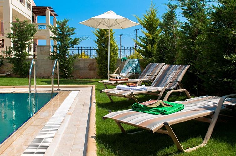 Vakantiehuis Ferienvilla Natur mit Pool und Terrasse