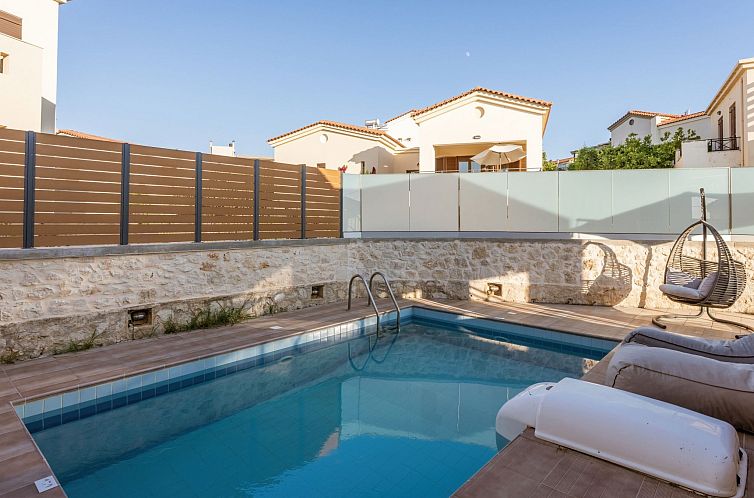 Vakantiehuis 3-Schlafzimmer-Villa mit privatem Pool und Lade