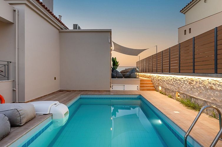 Vakantiehuis 3-Schlafzimmer-Villa mit privatem Pool und Lade